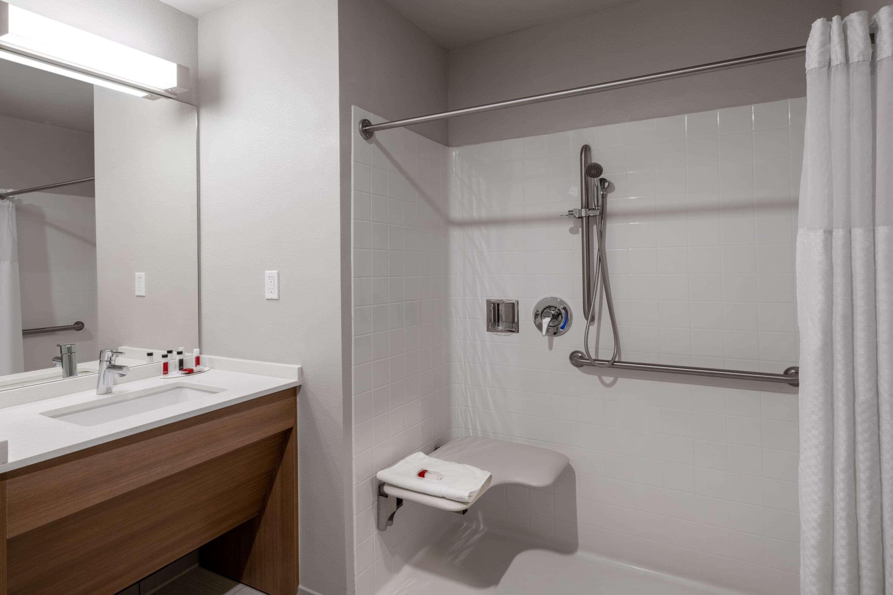 Microtel Inn & Suites By Wyndham Georgetown Lake Esterno foto